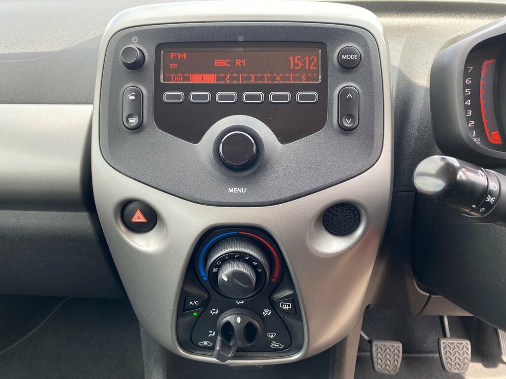 Toyota Aygo 1.0 Vvt-i X-cite 3 Yellow Bi-ton... Yellow #12