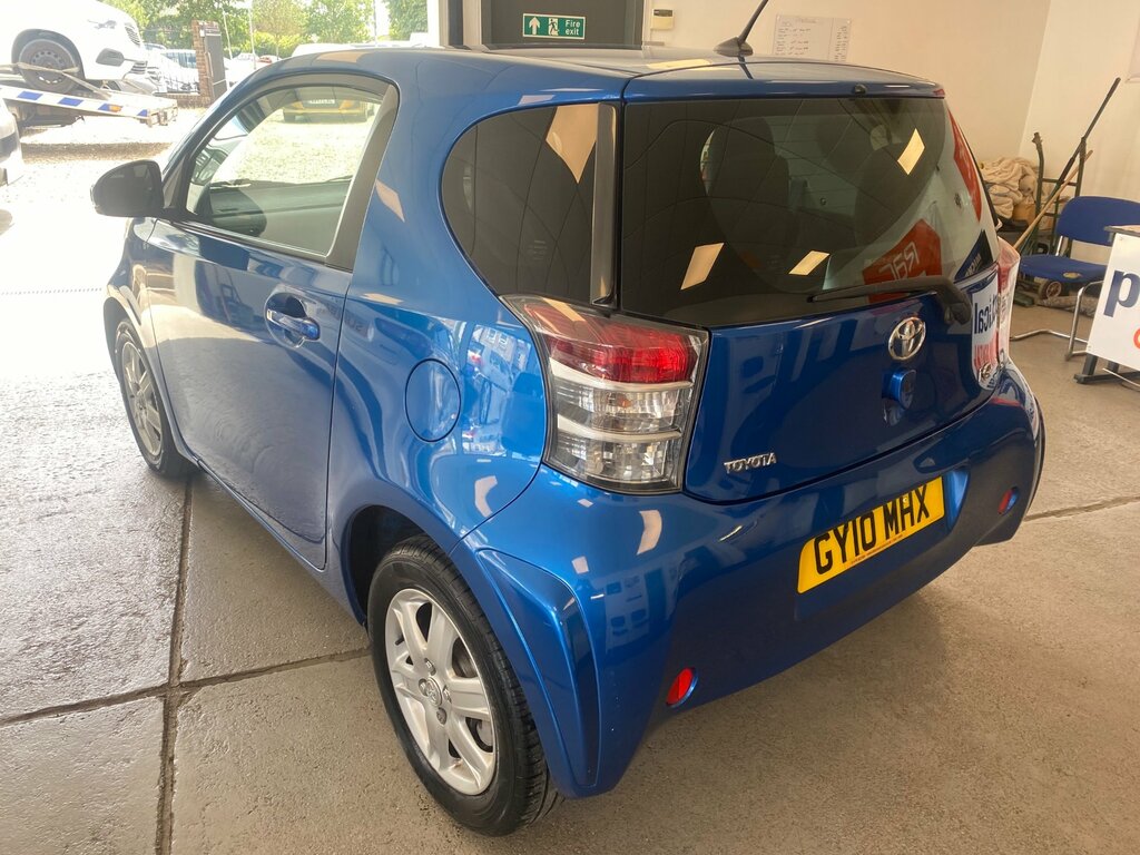 Toyota IQ Hatchback Black #4