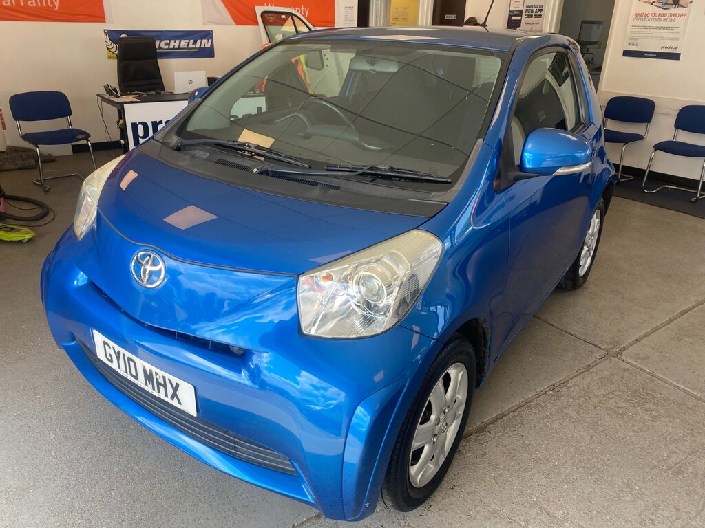 Toyota IQ Hatchback Black #2