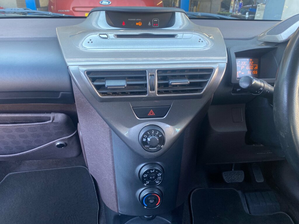 Toyota IQ Hatchback Black #18