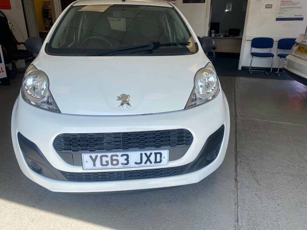 Peugeot 107 Active Red #7