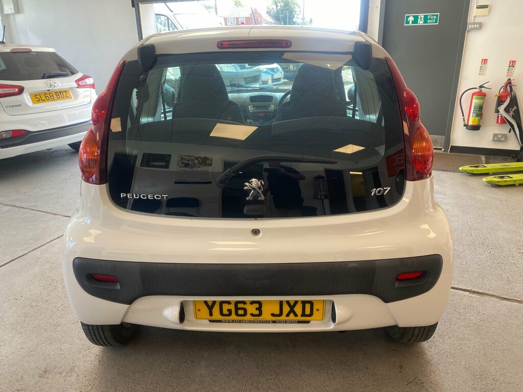 Peugeot 107 Active Red #8