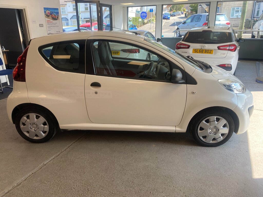 Peugeot 107 Active Red #9