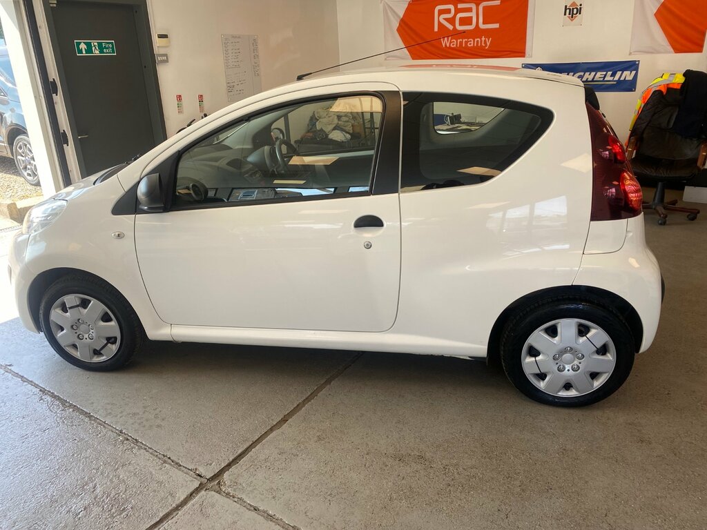 Peugeot 107 Active Red #10
