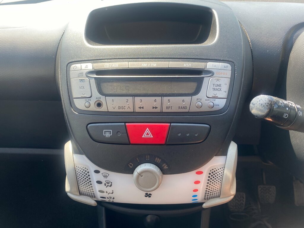 Peugeot 107 Active Red #13
