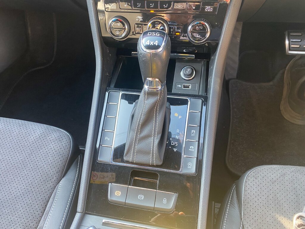 Skoda Superb 1.4 Tsi 150 Se Technology Dsg White #17