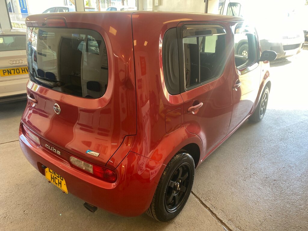 Nissan Cube Hatchback Red #3
