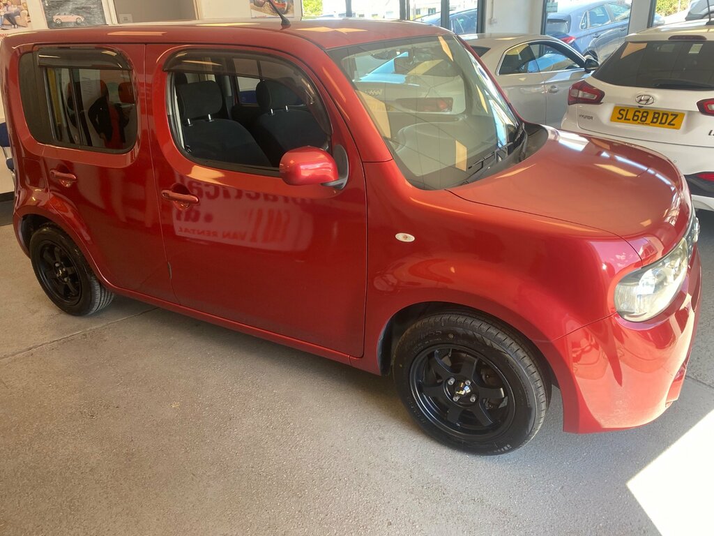 Nissan Cube Hatchback Red #4