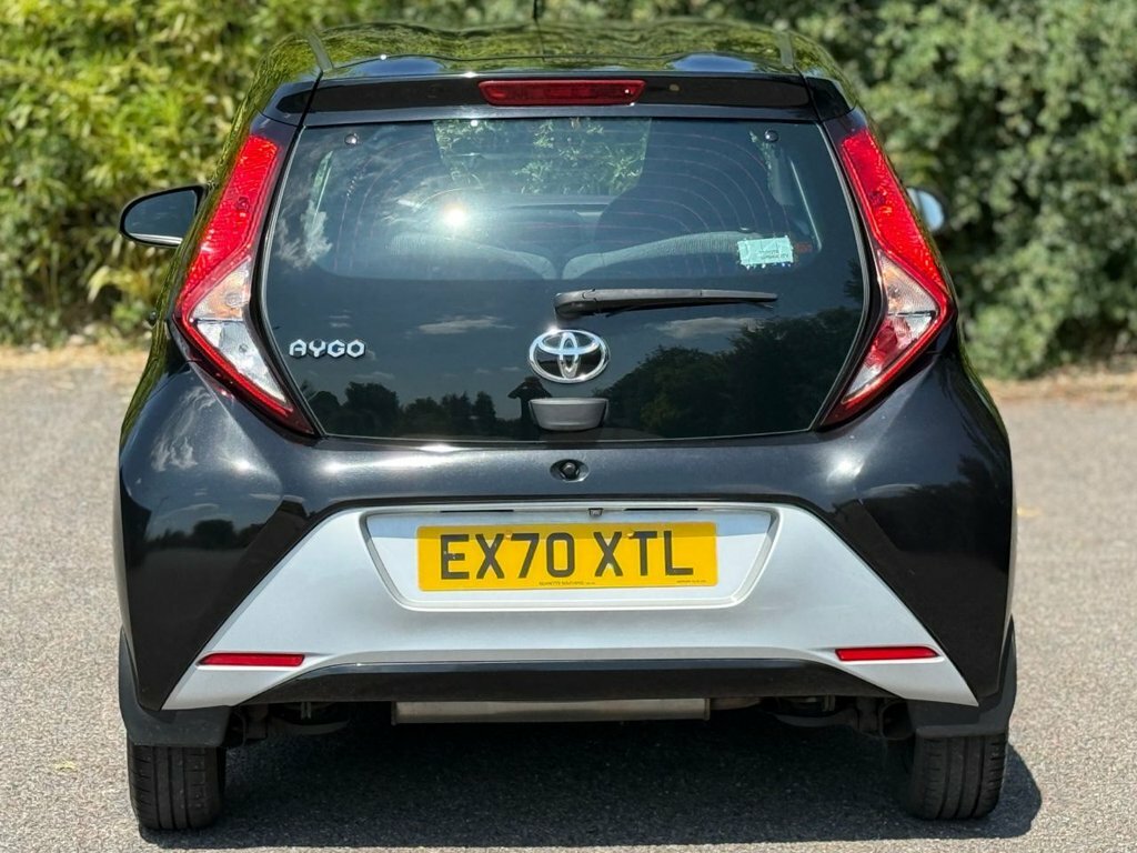 Toyota Aygo 1L X-play Black #6