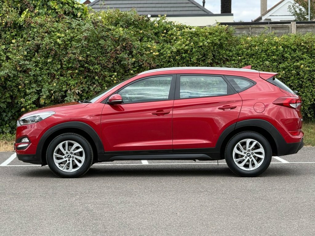 Hyundai Tucson 1.7L Se Nav EJ66GYW Red #4