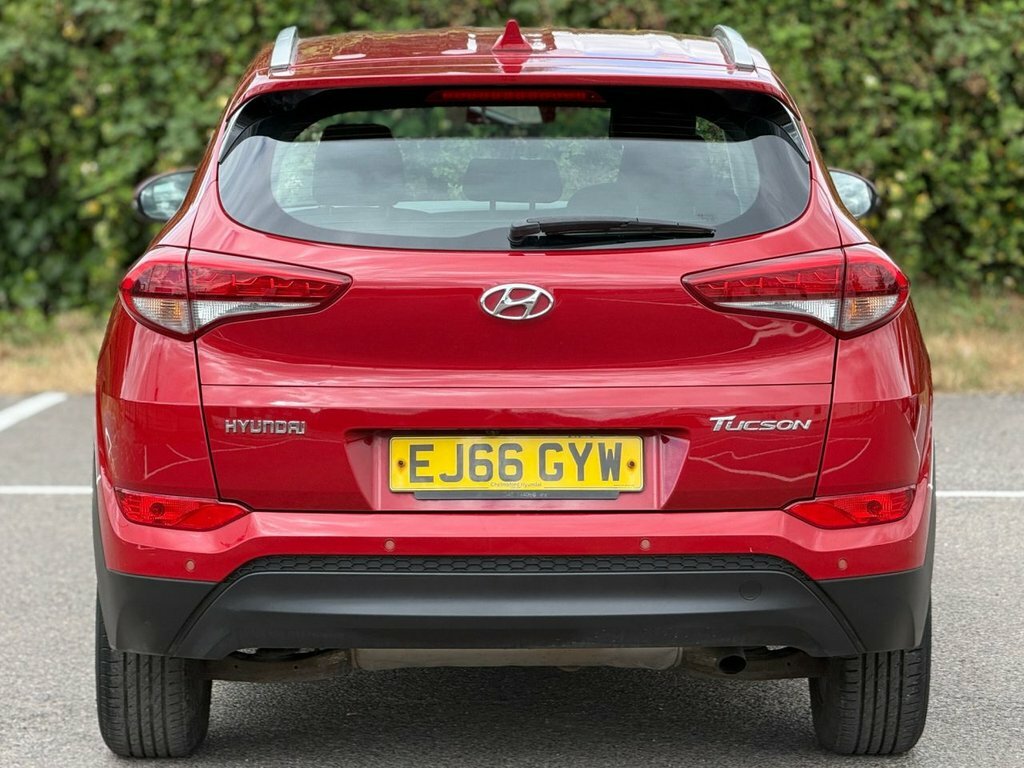 Hyundai Tucson 1.7L Se Nav EJ66GYW Red #6