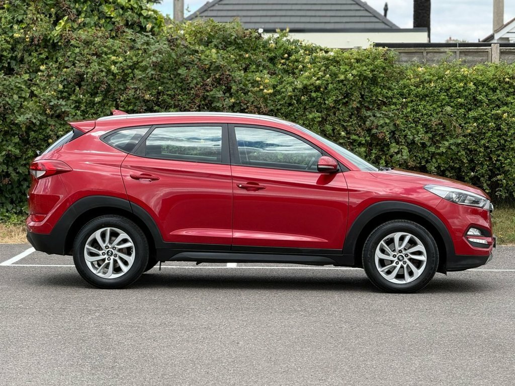 Hyundai Tucson 1.7L Se Nav EJ66GYW Red #3