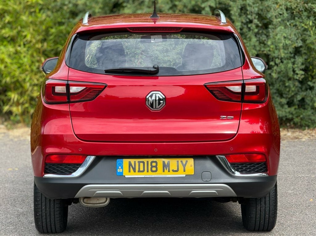 MG ZS 1.5L Exclusive Red #6