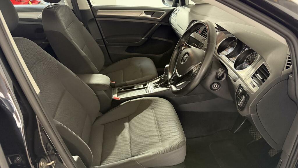Volkswagen Golf Match Black #4