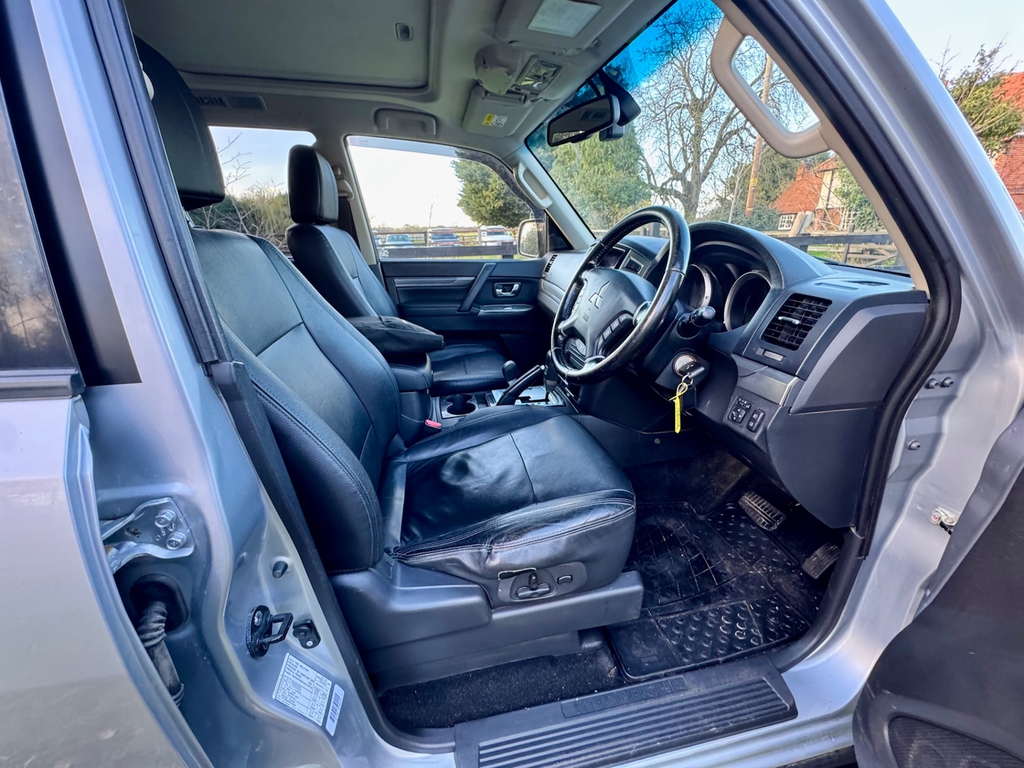 Mitsubishi Shogun Grey #7