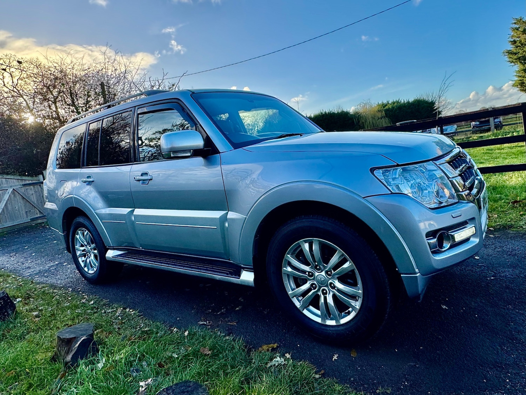 Mitsubishi Shogun Grey #16