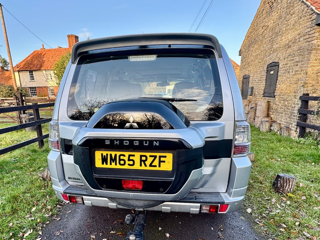 Mitsubishi Shogun Grey #14