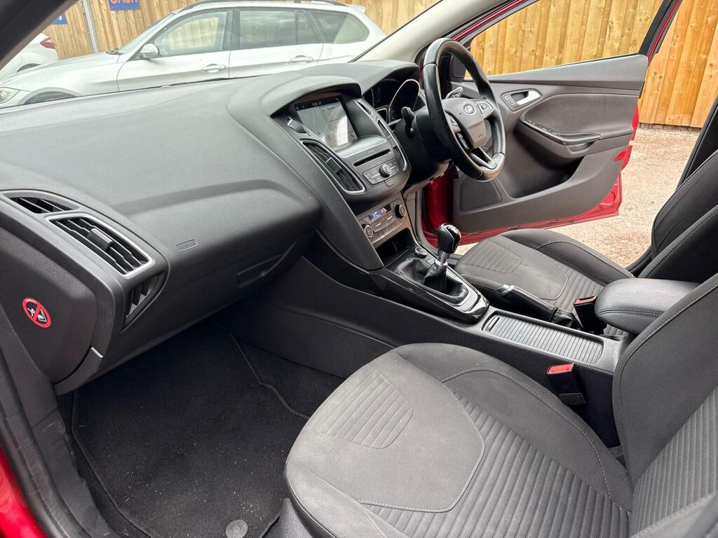 Ford Focus Hatchback 1.0T Ecoboost Titanium Euro 6 Ss Red #3
