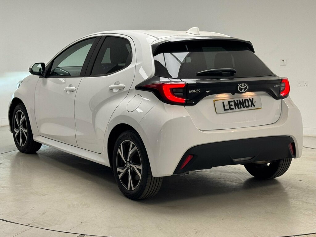 Toyota Yaris 1.5 Vvt-h Design E-cvt Euro 6 Ss White #3