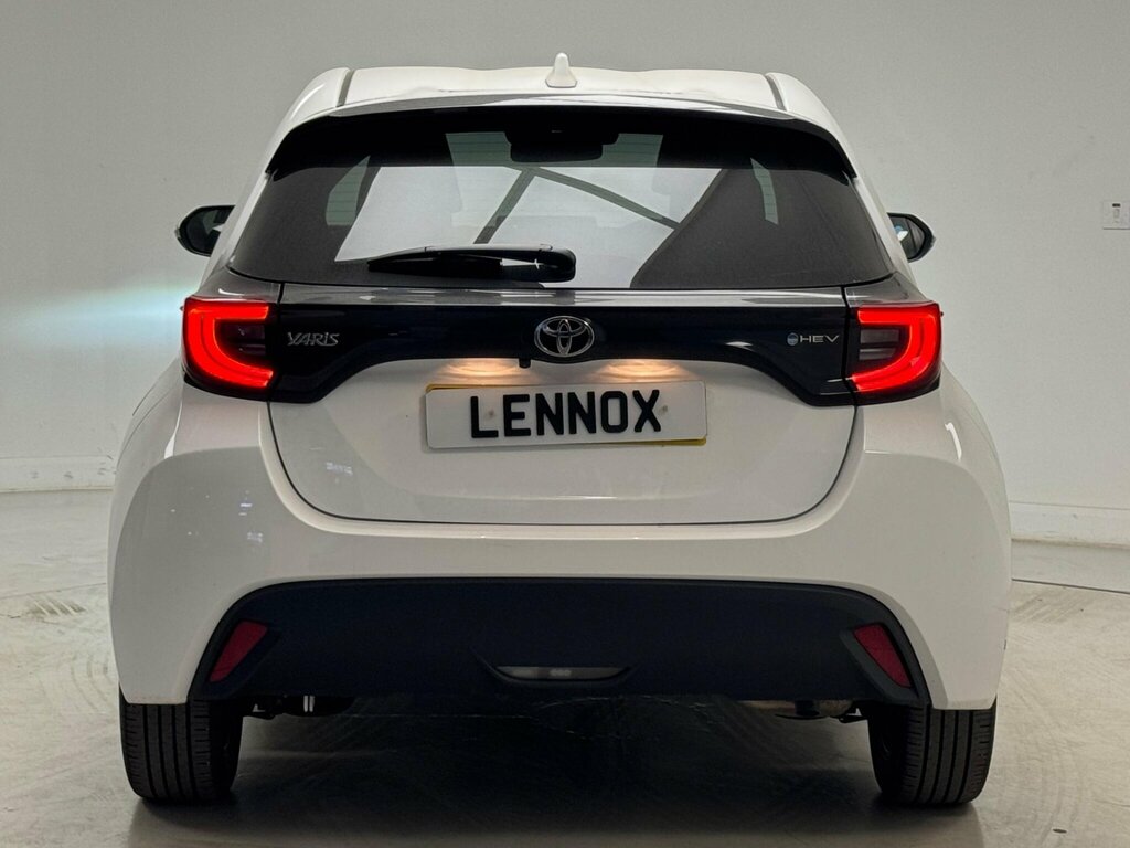 Toyota Yaris 1.5 Vvt-h Design E-cvt Euro 6 Ss White #4