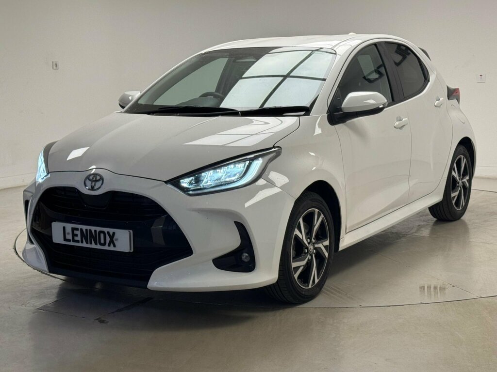 Toyota Yaris 1.5 Vvt-h Design E-cvt Euro 6 Ss White #2