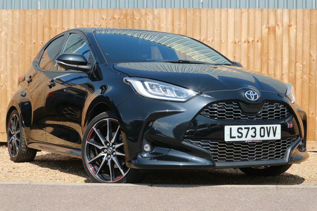 Toyota Yaris Hatchback 1.5 Vvt-h Gr Sport E-cvt Euro 6 Ss Black