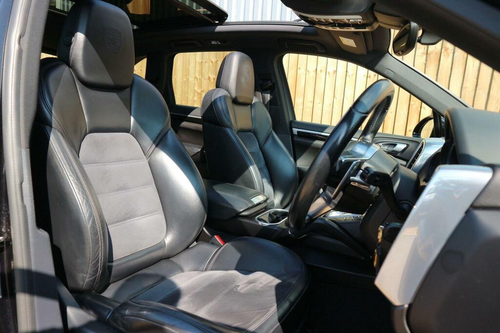 Porsche Cayenne Black #24
