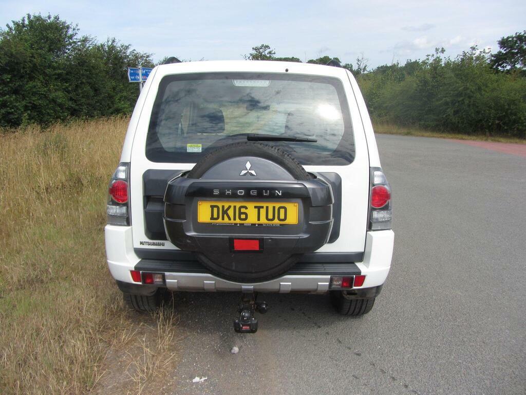 Mitsubishi Shogun 3.2 Di-dc Sg2 Suv White #3