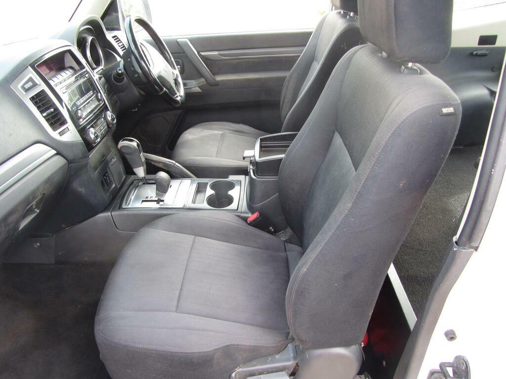 Mitsubishi Shogun 3.2 Di-dc Sg2 Suv White #4