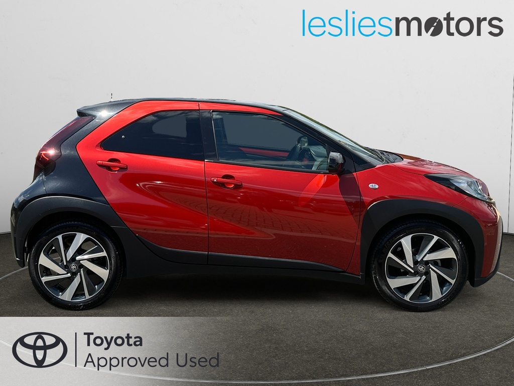 Toyota Aygo X 1.0 Vvt-i Edge Red #4