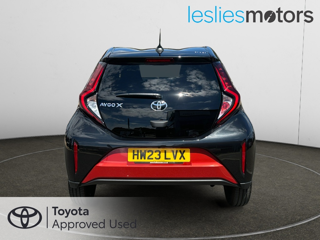 Toyota Aygo X 1.0 Vvt-i Edge Red #3