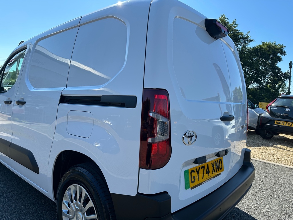 Toyota Proace City 1.5D 100 Active Van White #23