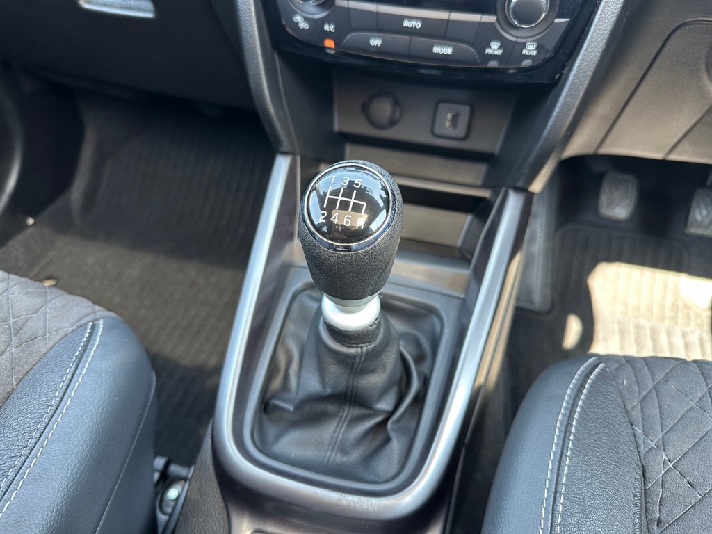 Suzuki Vitara Hatchback Black #8