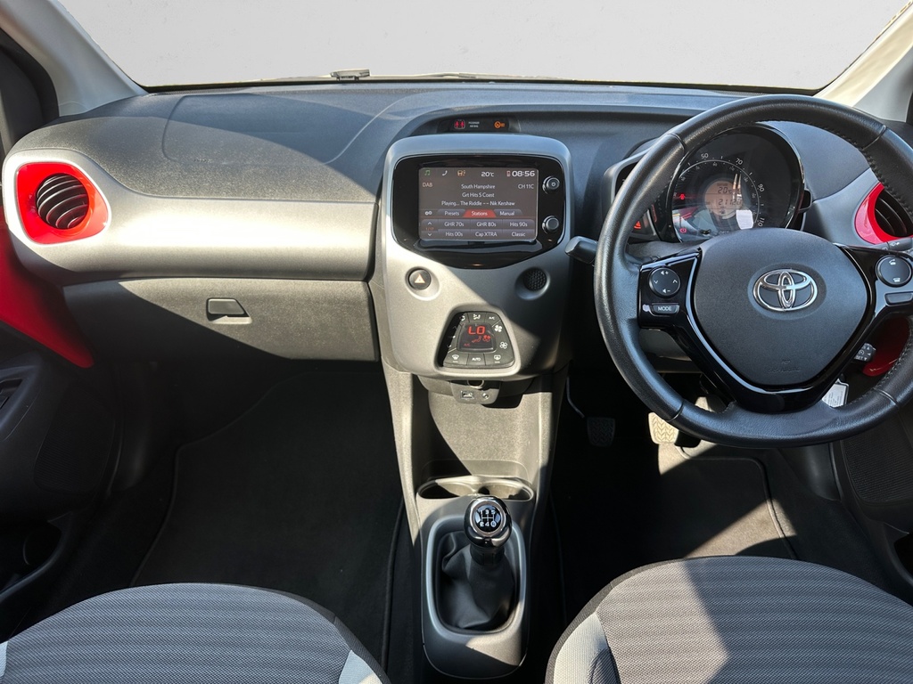 Toyota Aygo 1.0 Vvt-i X-plore Red #6