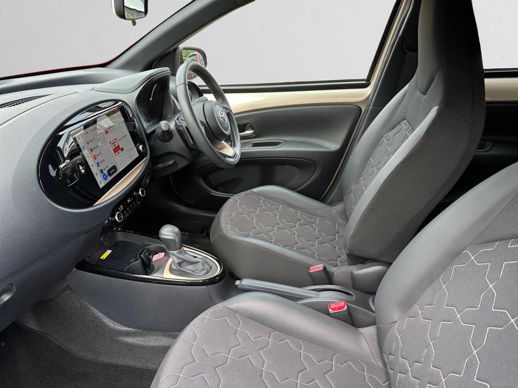 Toyota Aygo X 1.0 Vvt-i Exclusive Beige #5