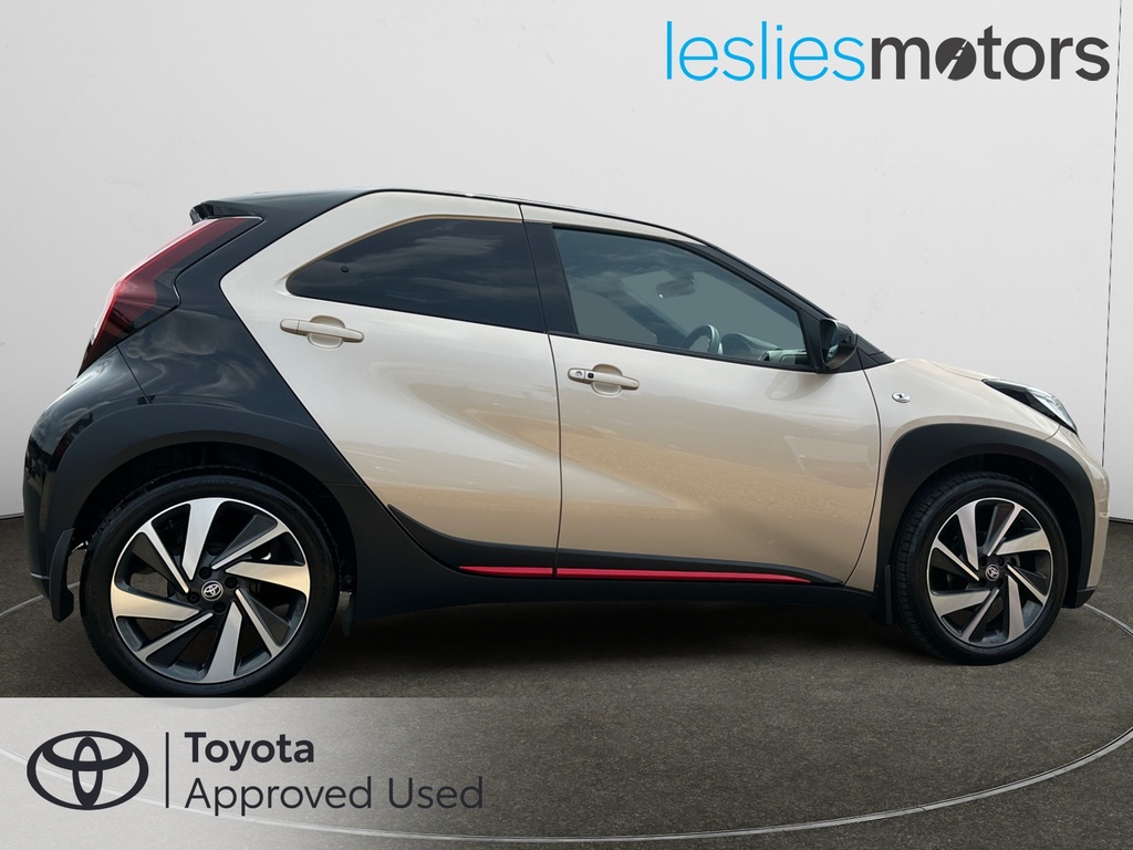 Toyota Aygo X 1.0 Vvt-i Exclusive Beige #4