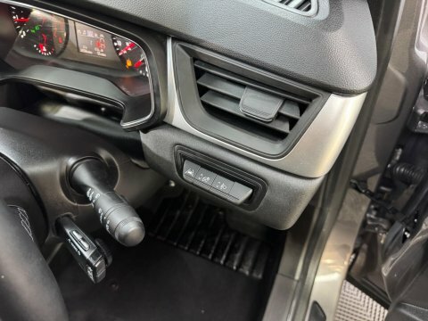 Renault Captur Techno Black #28