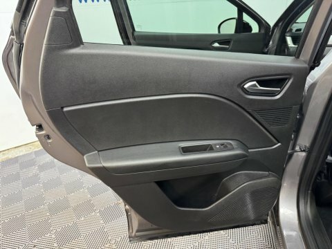 Renault Captur Techno Black #36