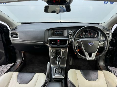 Volvo V40 1.6 D2 Lux Black #4