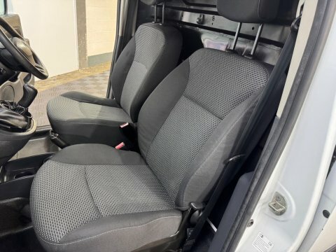 Mercedes-Benz CITAN White #31