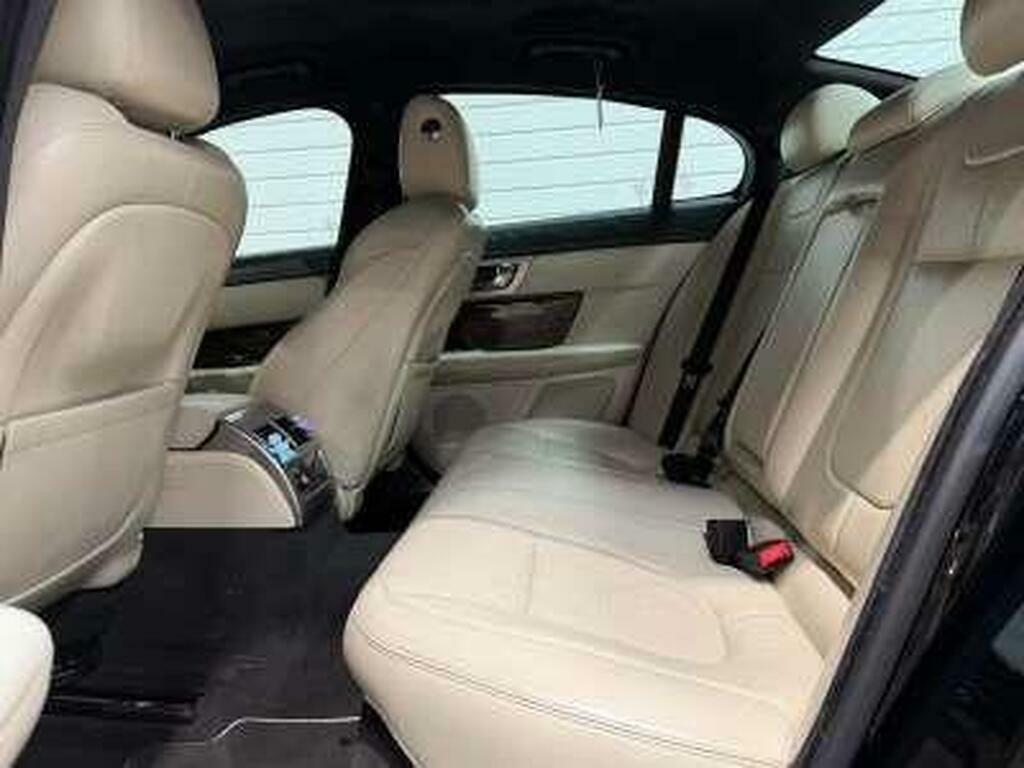 Jaguar XF 2.2D Luxury Red #9