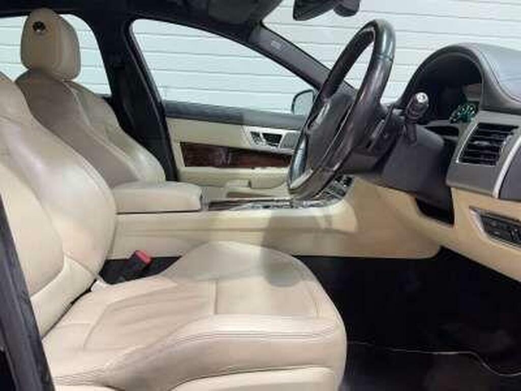 Jaguar XF 2.2D Luxury Red #10