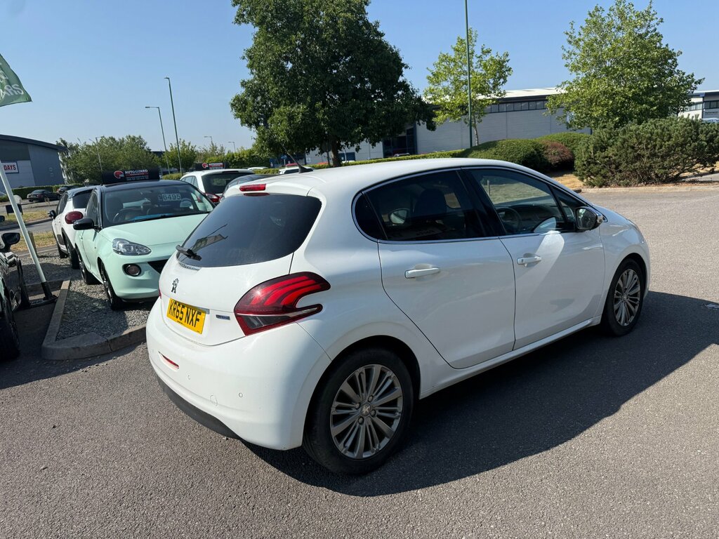 Peugeot 208 1.6 Bluehdi Allure Hatchback Eur White #3