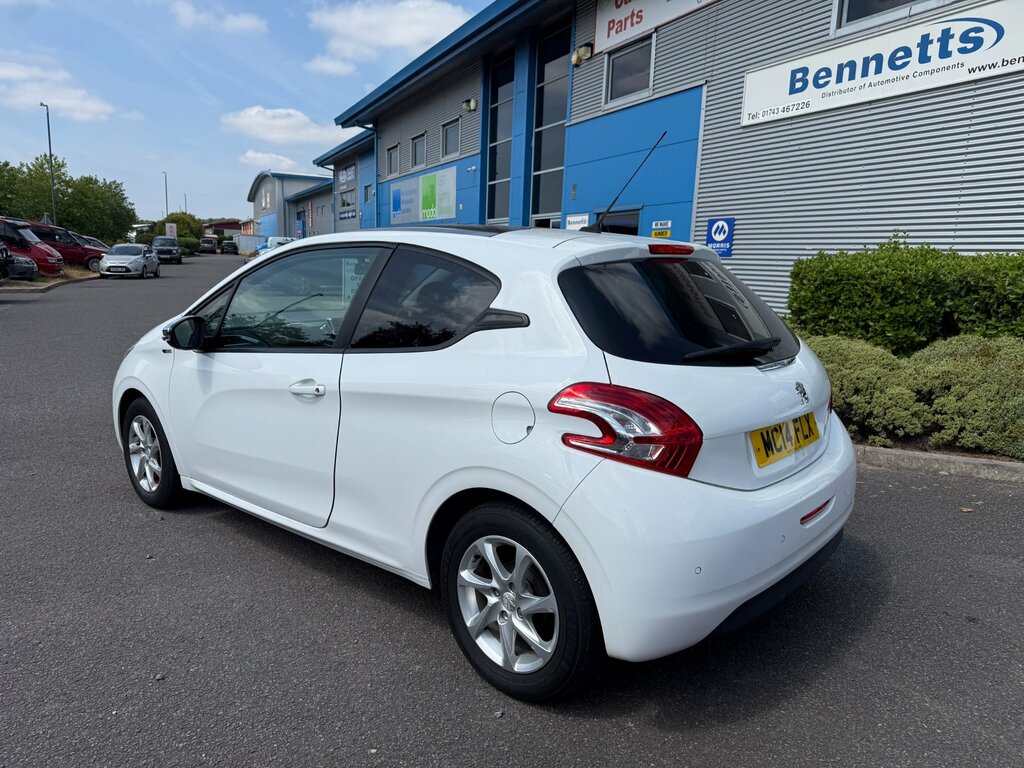 Peugeot 208 1.2 Vti Style Hatchback Euro 5 White #4