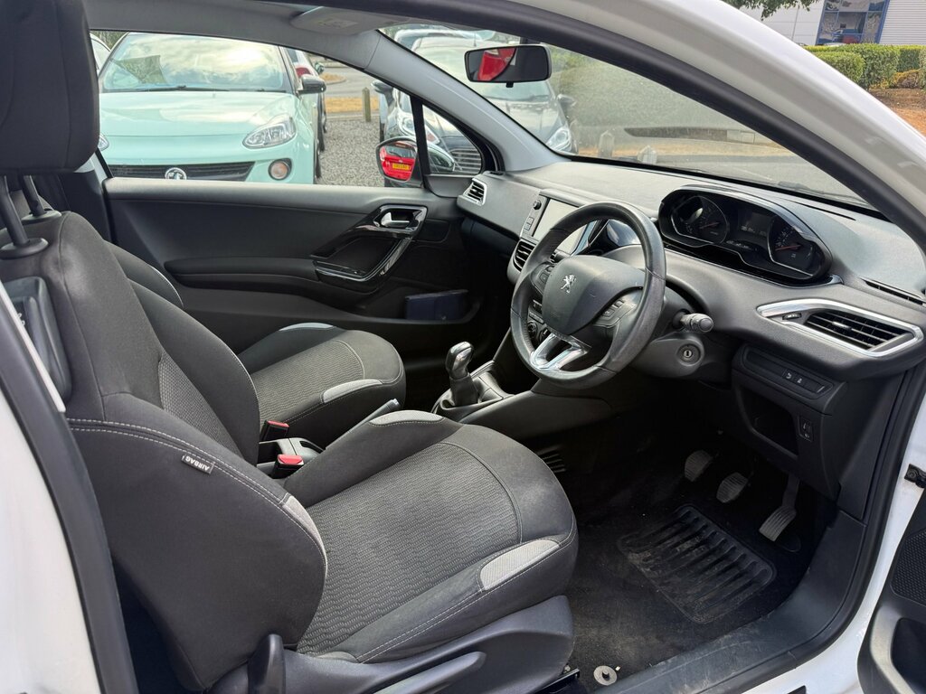 Peugeot 208 1.2 Vti Style Hatchback Euro 5 White #6