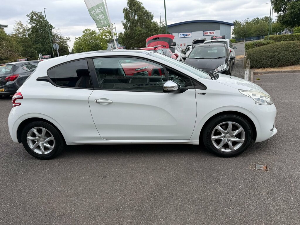 Peugeot 208 1.2 Vti Style Hatchback Euro 5 MC14FLX White #4