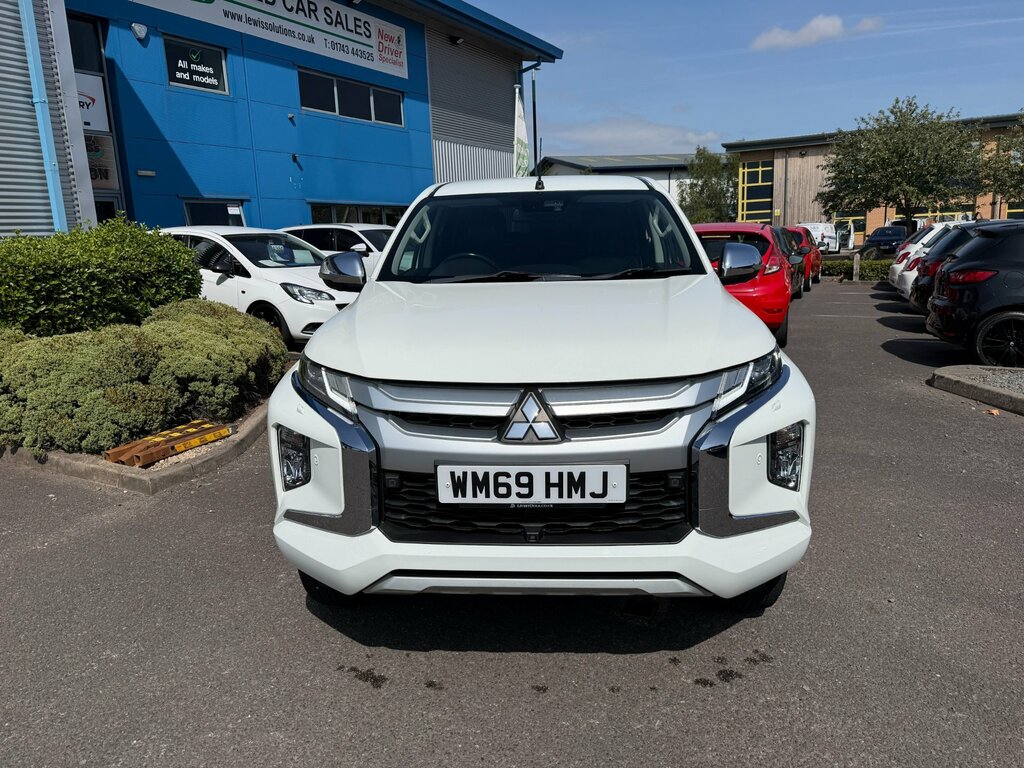 Mitsubishi L200 2.2 Di-d Dc Barbarian X Pickup Double Cab Dies White #2