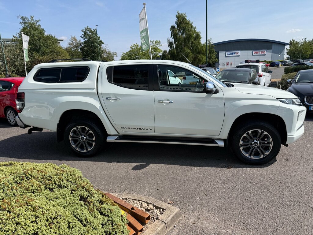 Mitsubishi L200 2.2 Di-d Dc Barbarian X Pickup Double Cab Dies White #4