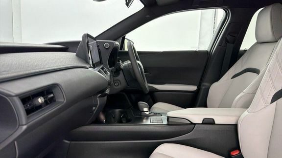 Lexus UX Takumi Silver #9