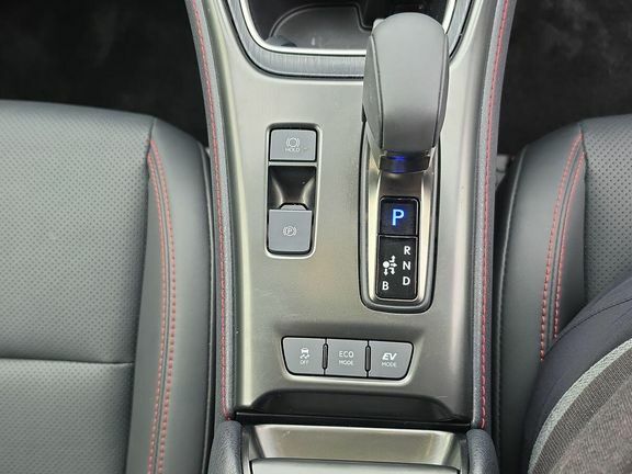 Lexus LBX 1.5 Takumi E-cvt White #28